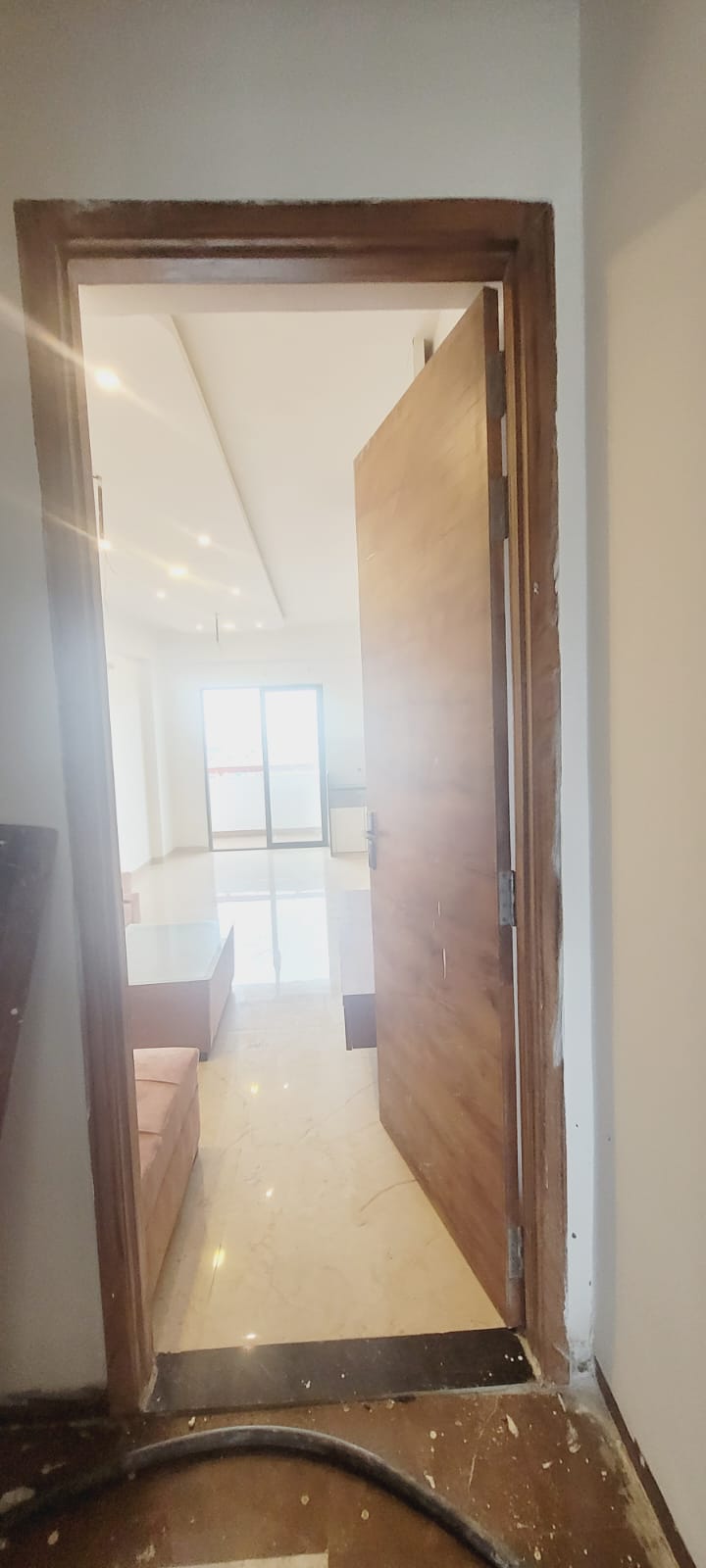 2 floor parking double heighted lobby prime location update planning and budget freindly cost........